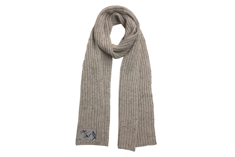 EXSC23002 Beigefarbener modischer Strickschal aus Baumwollmischung mit Nappagarn
   