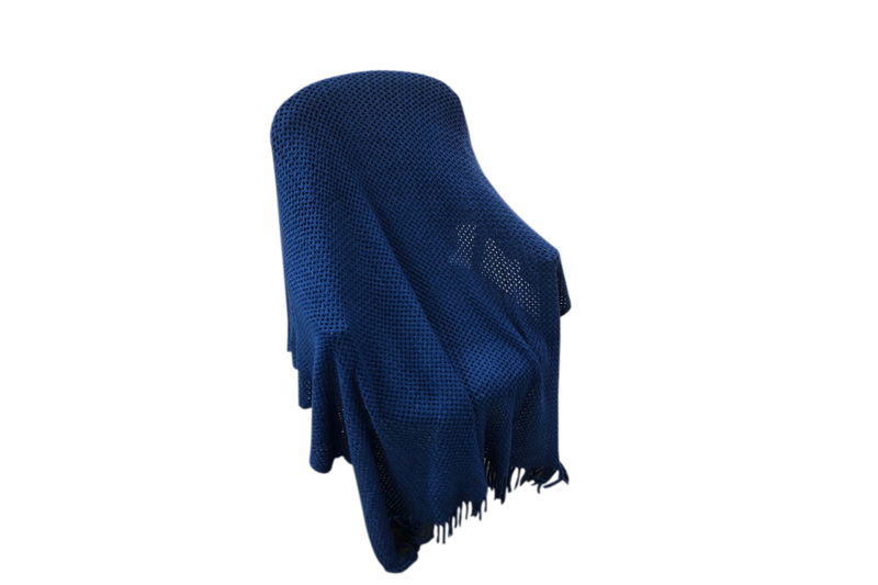 EXOS23004 Bequeme Strickdecke aus Acryl in Marineblau
   